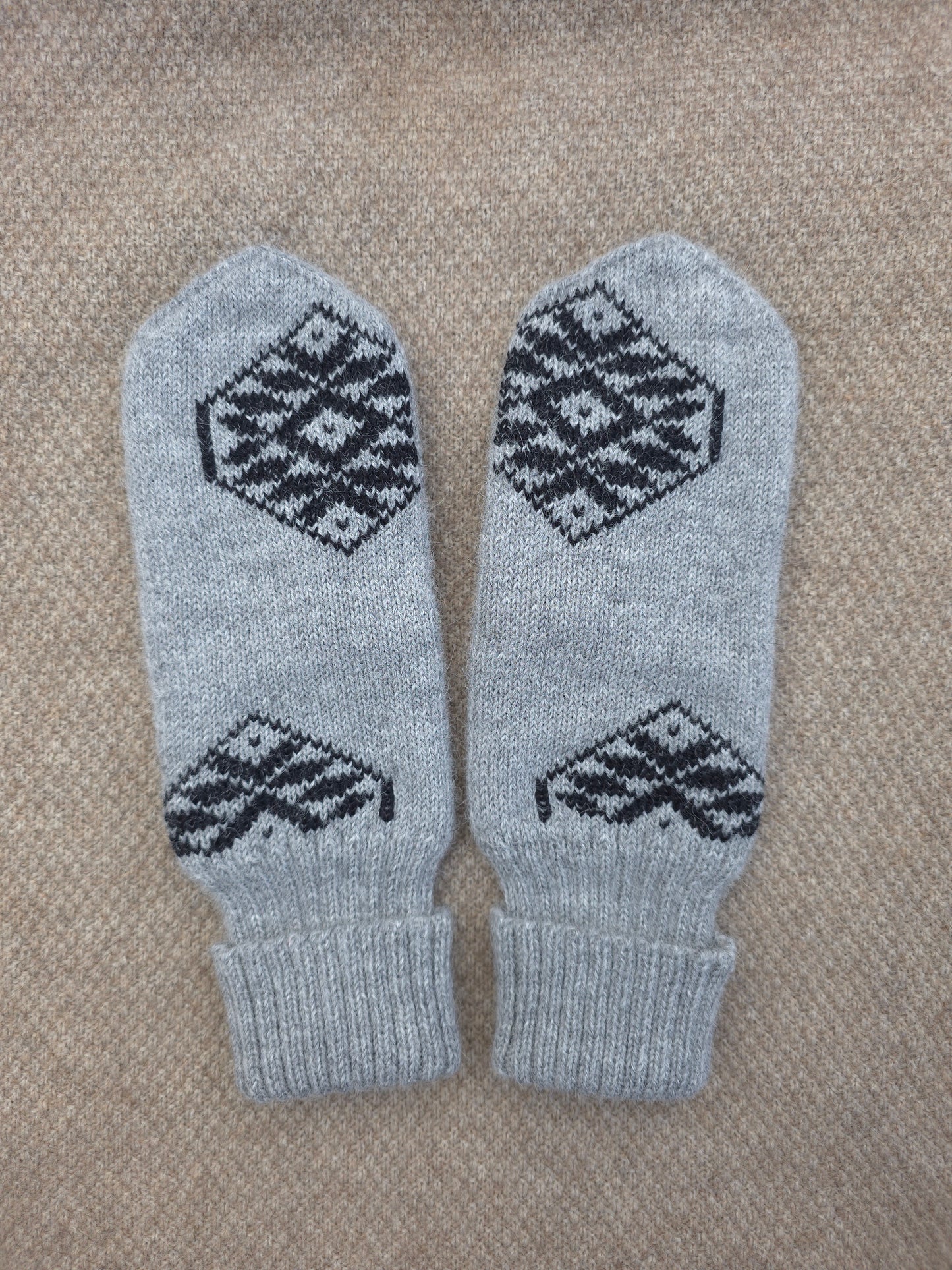 Alpakavillased kindad "Lüganuse"